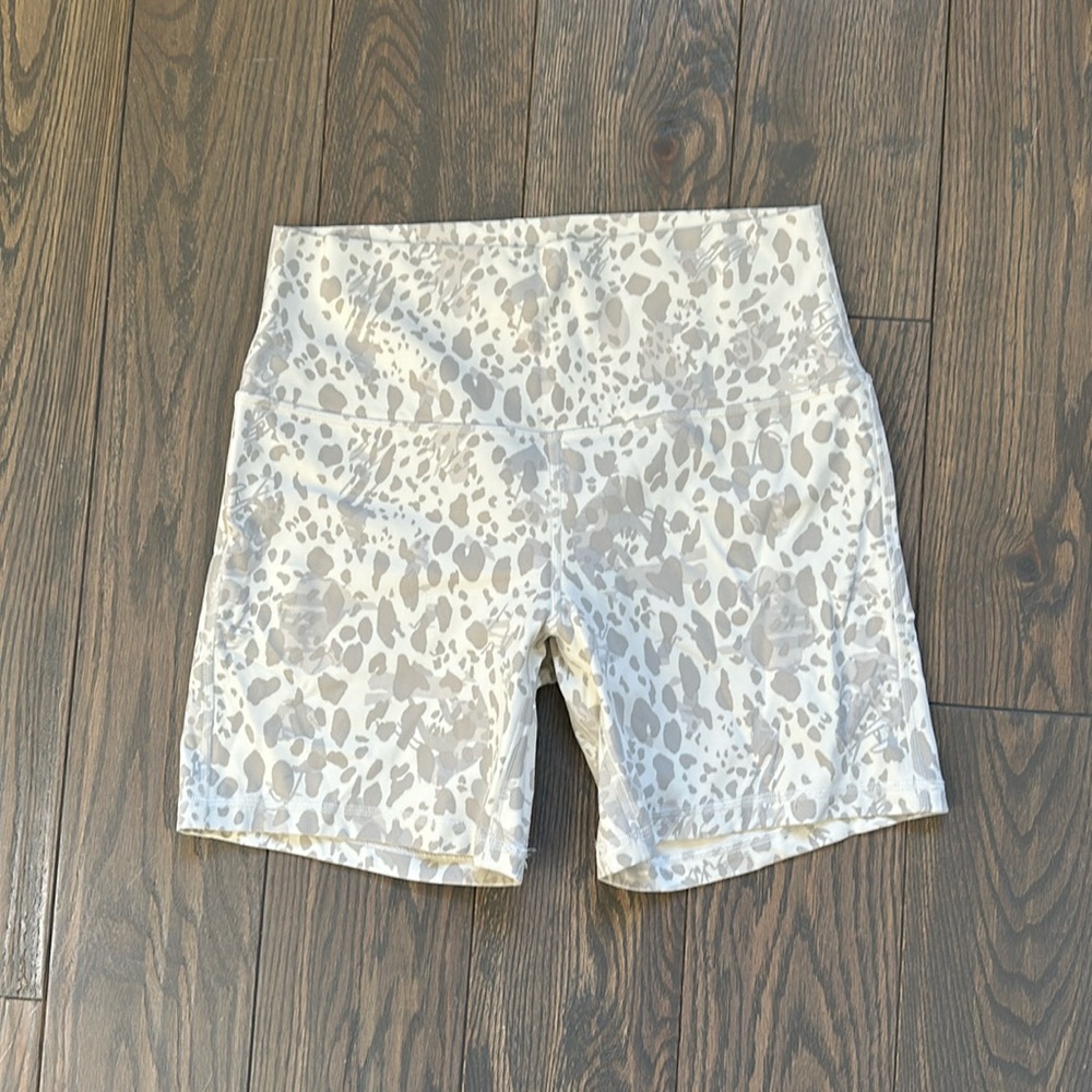 lululemon athletica Gray Patterned Women Shorts